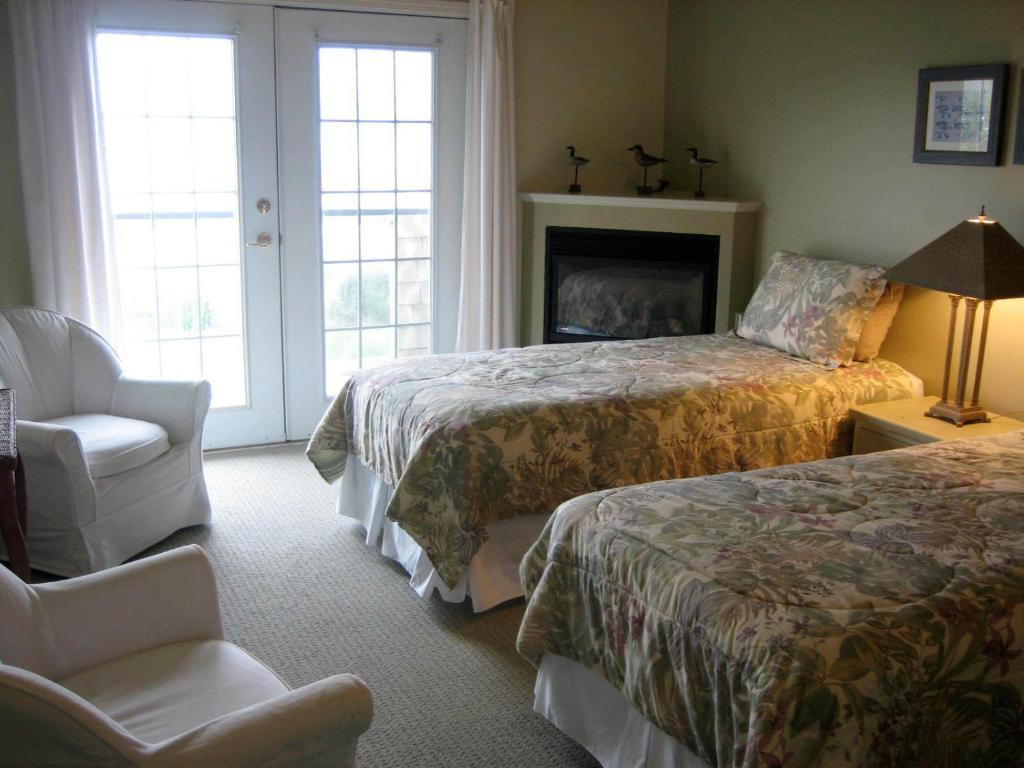 The Lodge At Weir'S Beach Metchosin 外观 照片