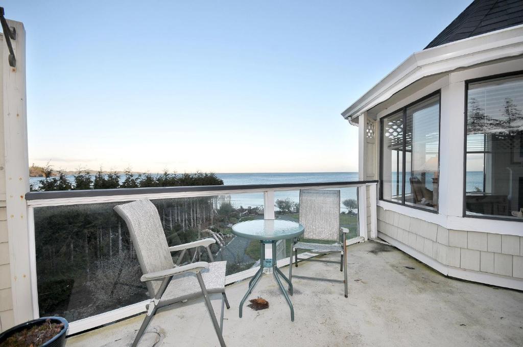 The Lodge At Weir'S Beach Metchosin 外观 照片